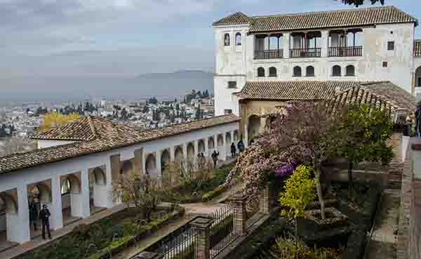 Granada 108 - Generalife - Patio de la Acequia.jpg